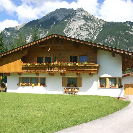ロイタシュHaus Schieferアパートメント エクステリア 写真