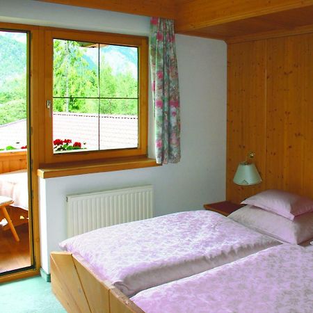 ロイタシュHaus Schieferアパートメント エクステリア 写真