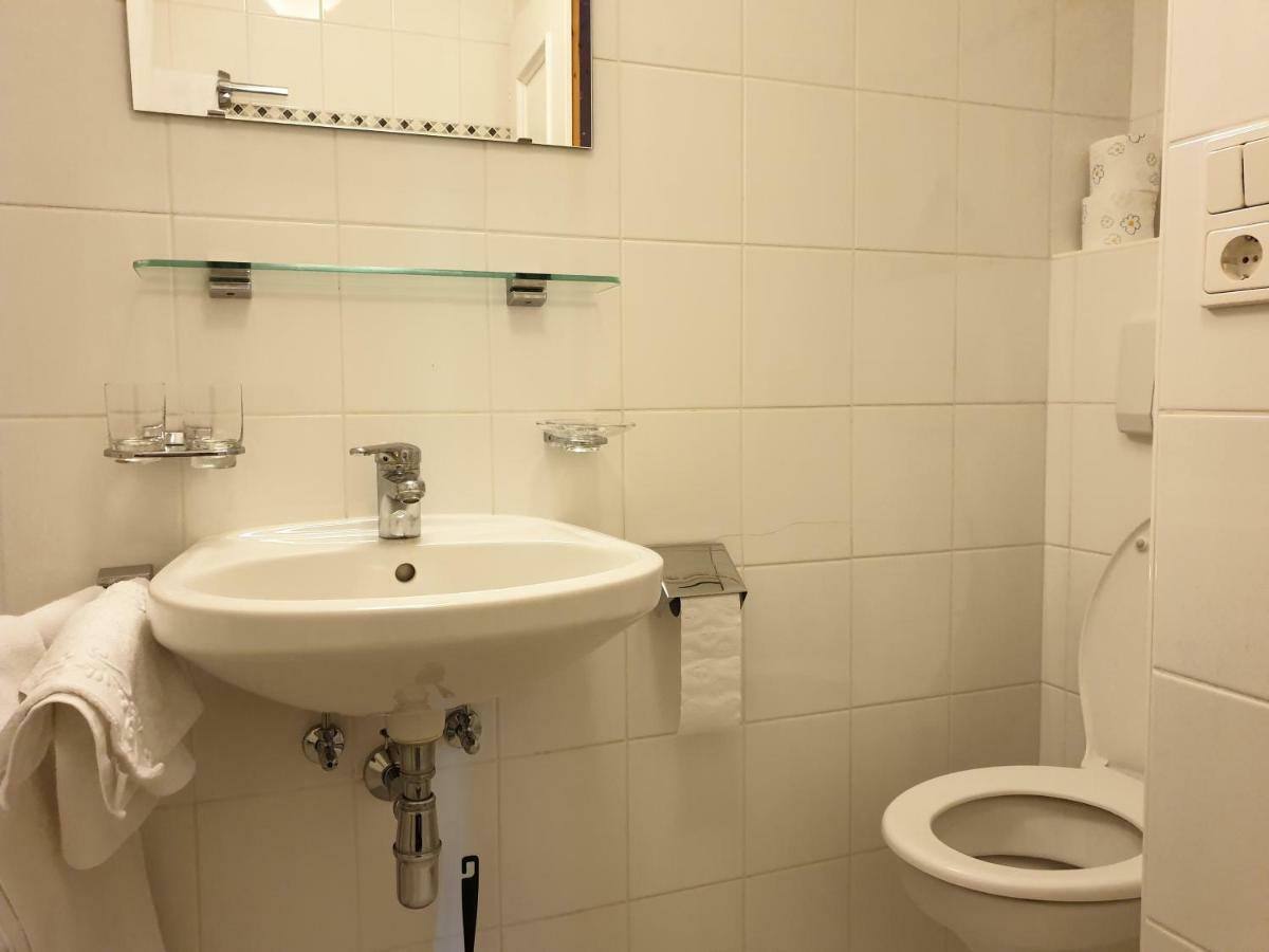 ロイタシュHaus Schieferアパートメント エクステリア 写真