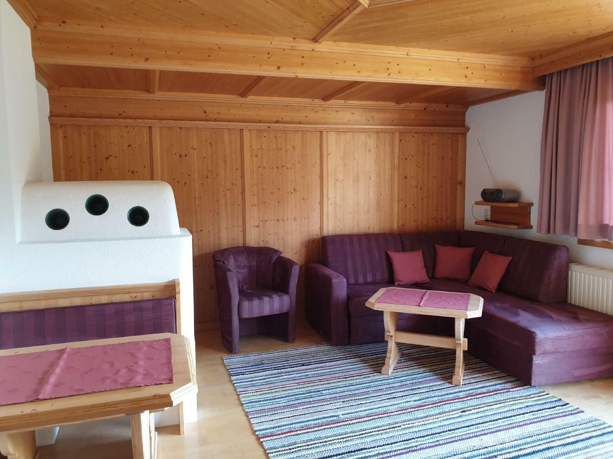 ロイタシュHaus Schieferアパートメント エクステリア 写真