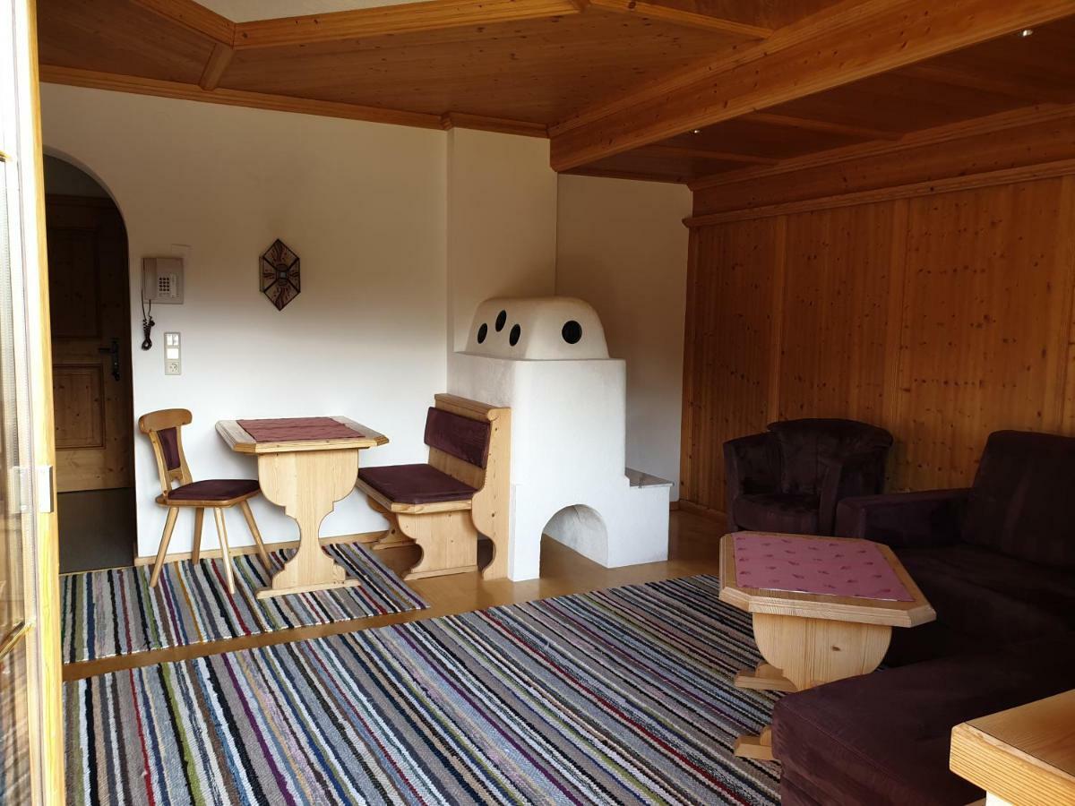 ロイタシュHaus Schieferアパートメント エクステリア 写真